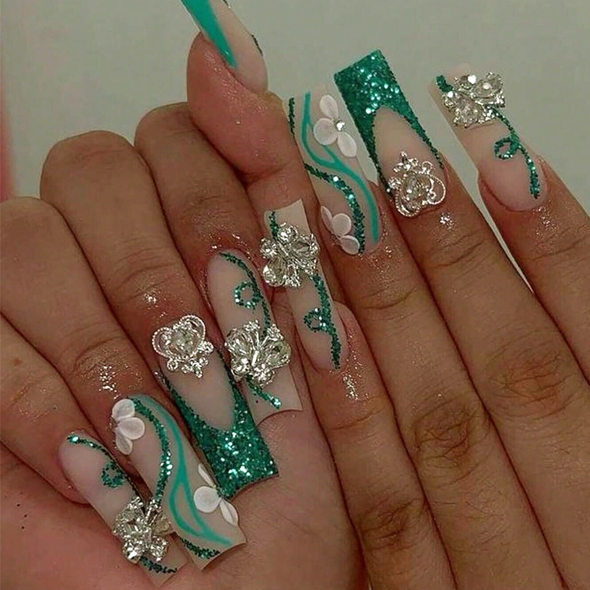 Nail Art Press On - กดโลงศพยาวบนเล็บนักบัลเล่ต์เล็บปลอมกาวมันวาวบนเล็บสีเขียวฝรั่งเศสปลายเล็บอะคริลิกากเพชรส่องแสงเป็นประกายวิบวับปลายด้านศิลปะ