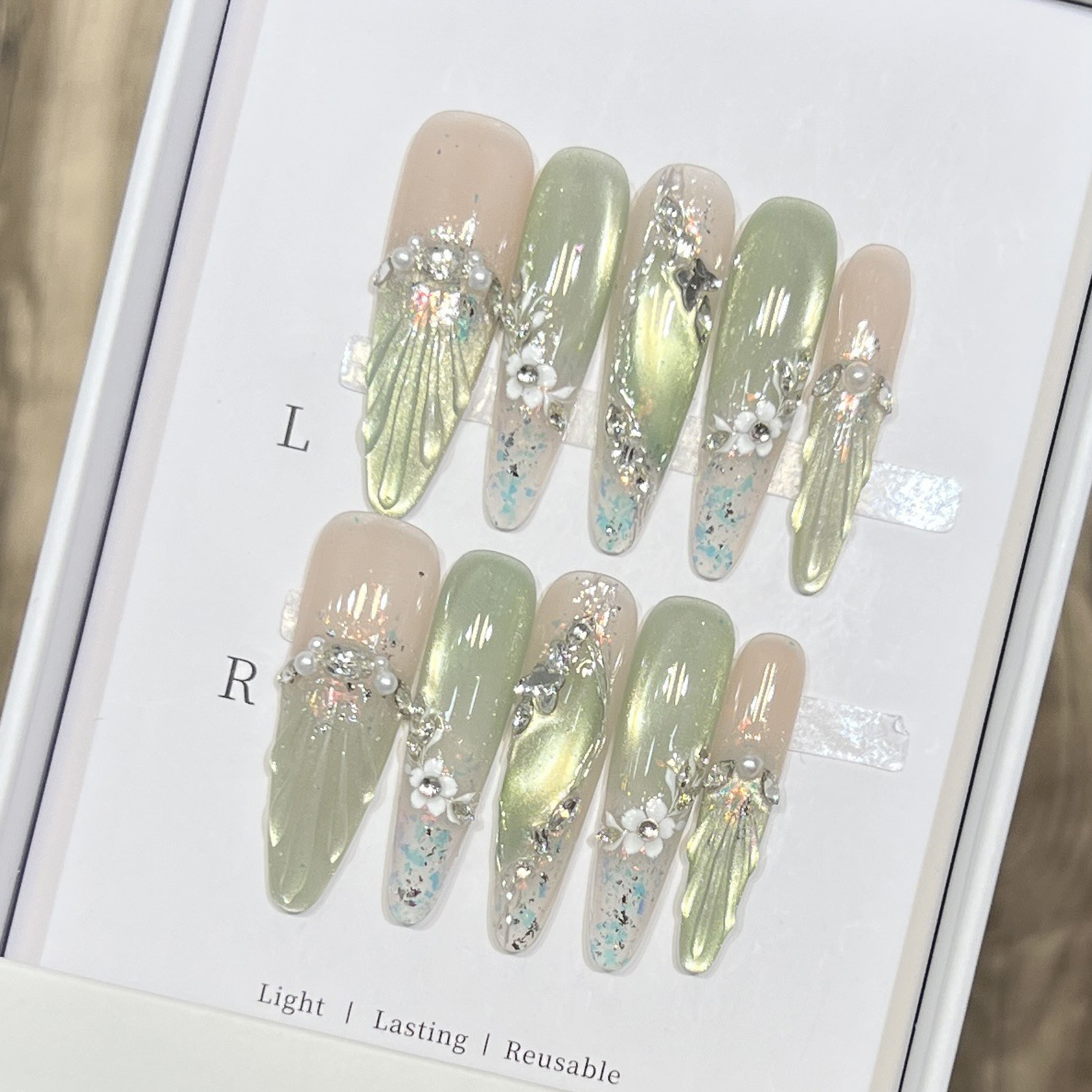 Nail Art Xs - 10pcs ยาวอัลมอนด์เล็บปลอมเคล็ดลับสีเขียว Cat's Eye Handmade ภาษาฝรั่งเศสคํากดบนเล็บดอกไม้