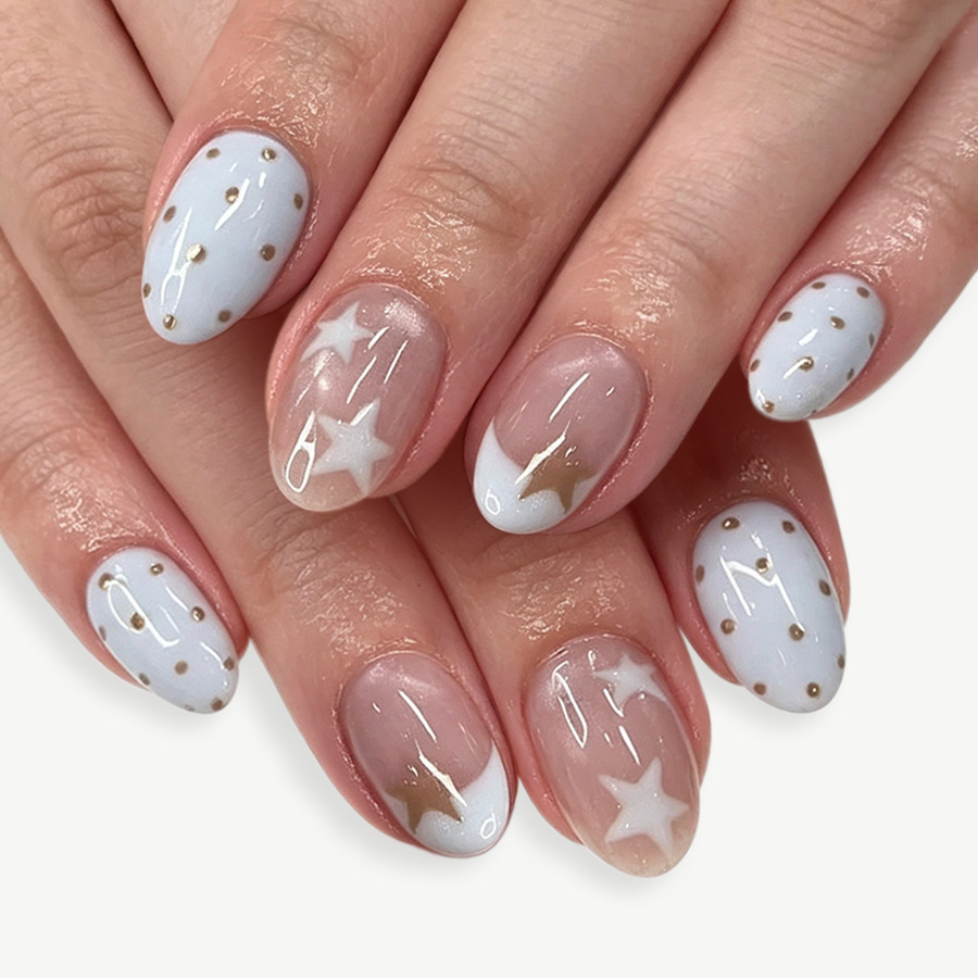 Nail Art Press On - 24 ชิ้น เล็บปลอมลายดาวห้าแฉกพร้อมดีไซน์แบบฝรั่งเศส ปลายเล็บทรงวงรีสั้น ลายจุดและดาว สามารถถอดออกได้