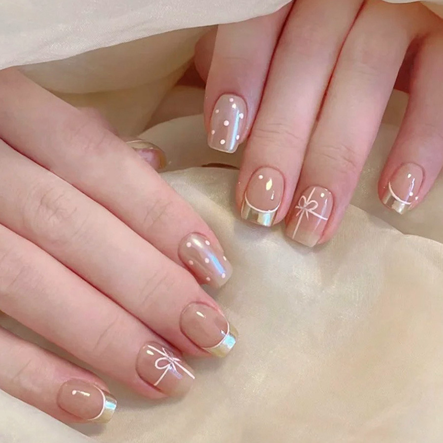 Nail Art Xs - เล็บปลอมทรงสี่เหลี่ยมสั้นสำหรับผู้หญิงและเด็กผู้หญิง สีนู้ดแดง ลายจุดหรือลายหัวใจเชอร์รี่ สไตล์ฝรั่งเศส กดติดง่าย