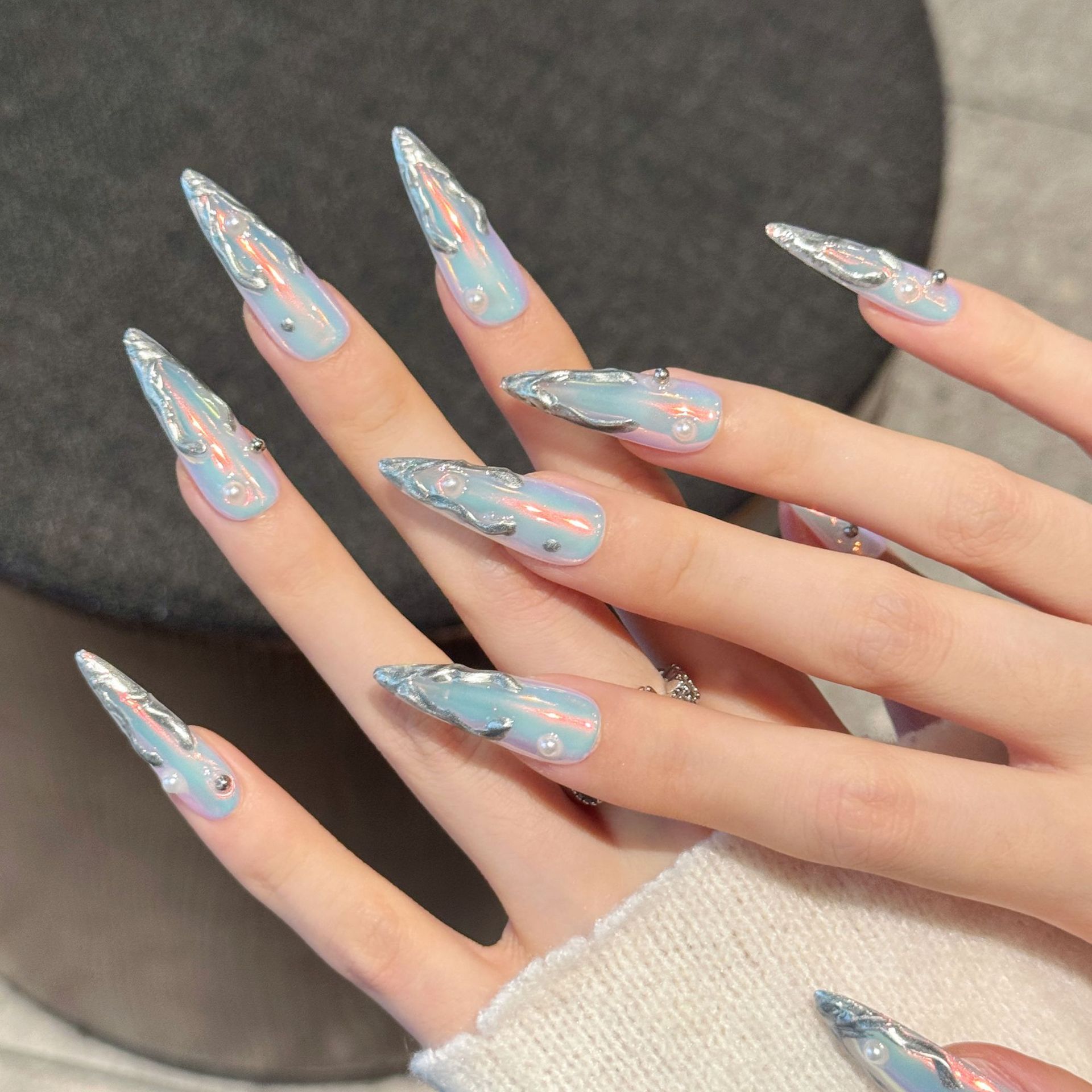เล็บปลอมทรงสติลเลตโต้สีเงินออโ - Nail Art Press On บทวิจารณ์และราคา
