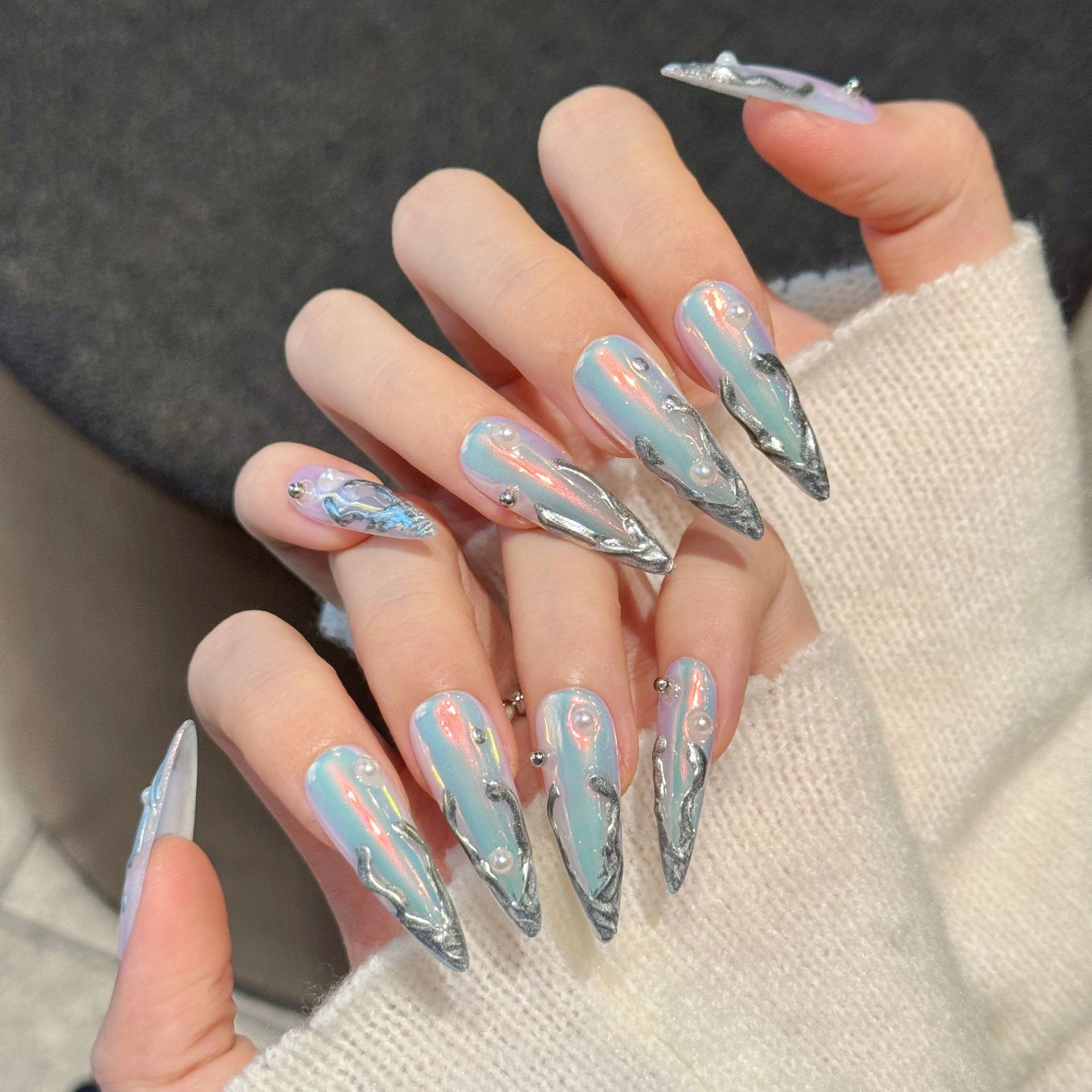 เล็บปลอมทรงสติลเลตโต้สีเงินออโ - Nail Art Press On บทวิจารณ์และราคา